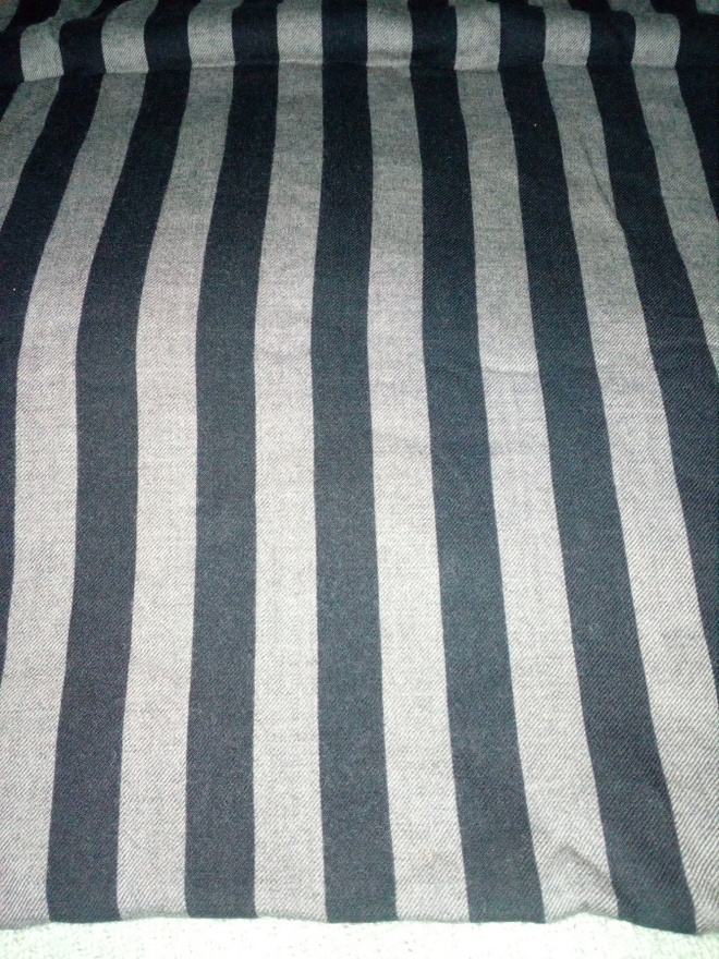 Harmaa musta  ohut villakangas 140*250cm