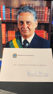 Fernando Henrique Cardosos nimikirjoitus promokuvassa