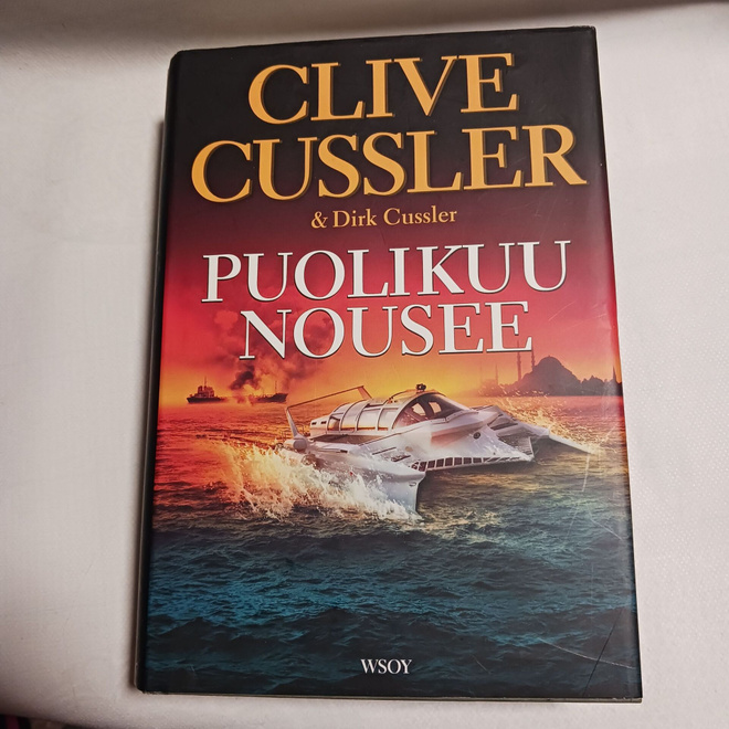 Clive Cussler & D. Cussler : Puolikuu nousee