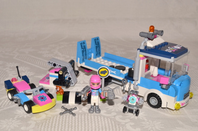 LEGO Friends 41348 - Olivian huoltoauto -