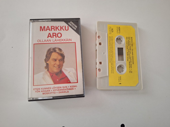 MARKKU ARO - OLLAAN LÄHEKKÄIN c-kasetti