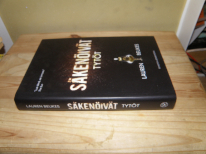 Lauren Beukes Säkenöivät tytöt (sidottu)
