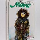 Michael Ende : Momo : merkillinen tarina harmaista herroi... - pikkukuva 1