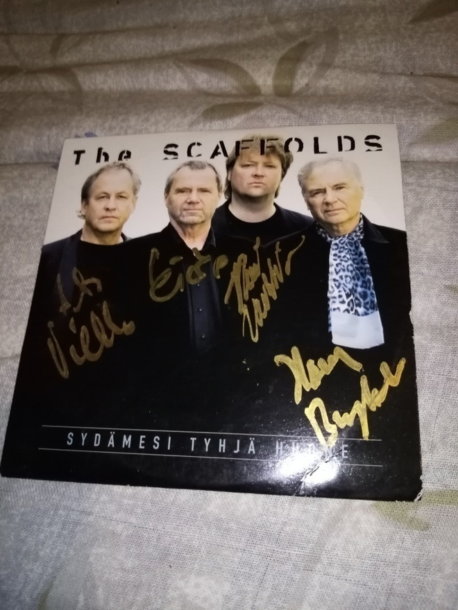 CDS THE SCAFFOLDS : SYDÄMESI TYHJÄ Huone ( SIGNED.)