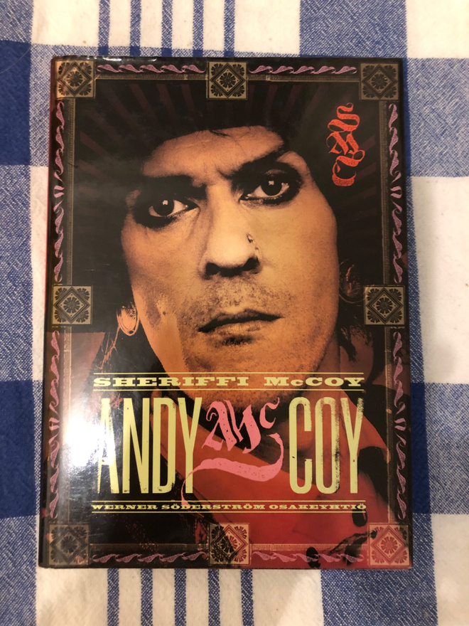 Andy McCoy: Sheriffi McCoy. 2001.