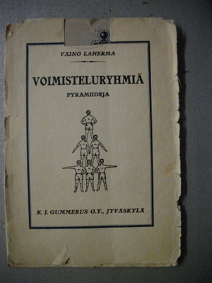 Väinö Laherma: Voimisteluryhmiä - pyramideja (13.3)