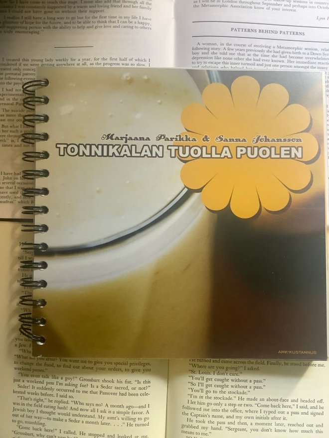 Marjaana Parikka - Tonnikalan tuolla puolen (kierrekansio)