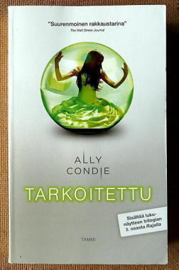 Ally Condie: Tarkoitettu / Rajalla / Perillä