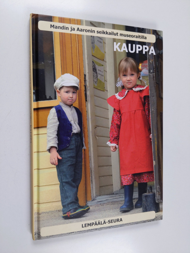 Ritva Mäkelä : Mandin ja Aaronin seikkailut museoraitilla...