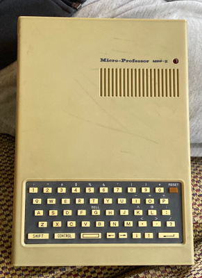 Multitech Micro-Professor MPF-II (1982) – Retro-tietokone