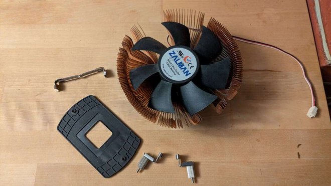 Zalman CNPS7700-CU 120mm cooleri retrokäyttöön.