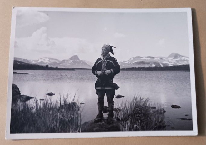 Kilpisjärvi, lappilainen perinneasussa, SMY 1348, p. 1961 el