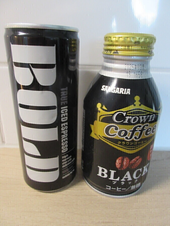 Crown Coffee Black ja Bolt.  Rekvisiitta / keräily