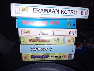 6 kpl VHS piirrettyjä pakettina ( SIS POSTIKULU )
