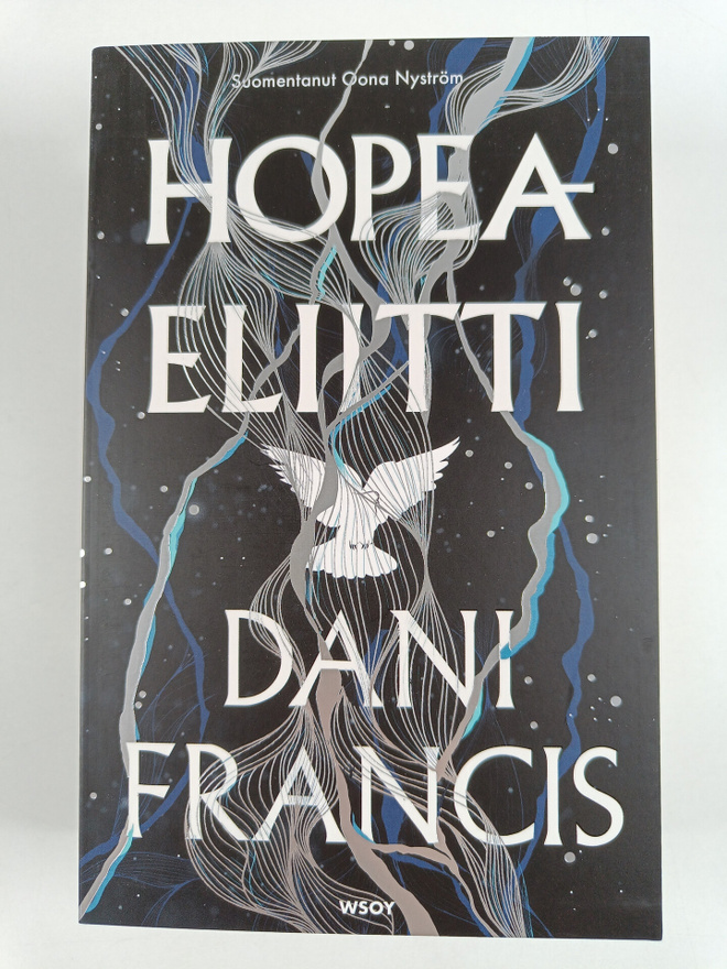 Dani Francis : Hopeaeliitti