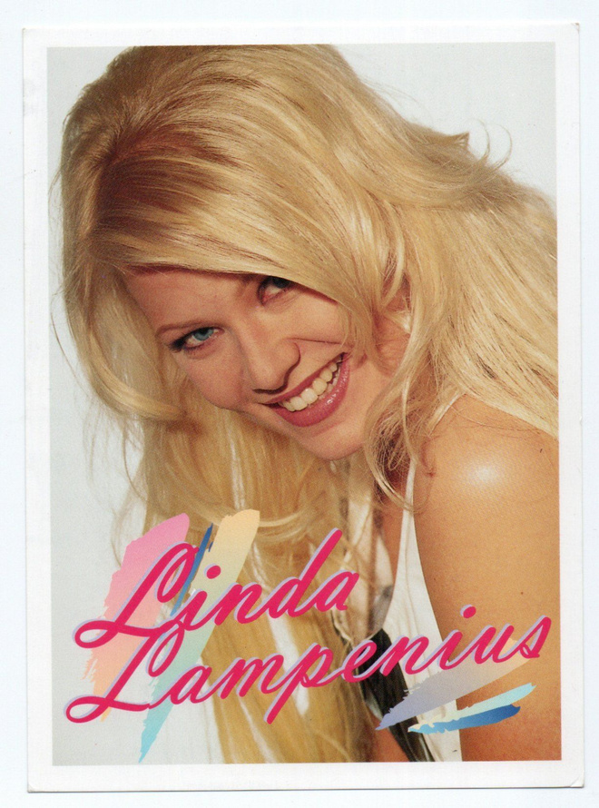 AURAVIIHTEEN MAINOS KORTTI: LINDA LAMPENIUS