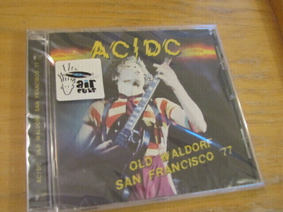AC/DC Old Waldorf '77 cd muoveissa