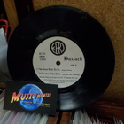 BUZZARD - THE SHOW MUST GO ON / GASOLINE ALLEY BRED M- 7" - pikkukuva 1
