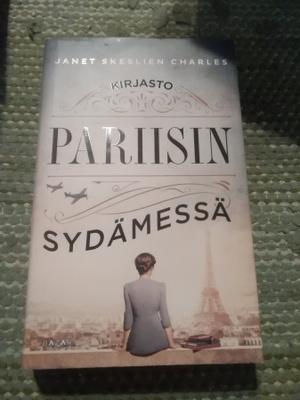 Janet Skeslien Charles: Kirjasto Pariisin sydämessä