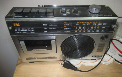 Wanha DUX radio-kasettisoitin vikaa