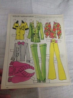 KISUN KEIKKAMATKAT - vanha paperinukkesivu v 1974