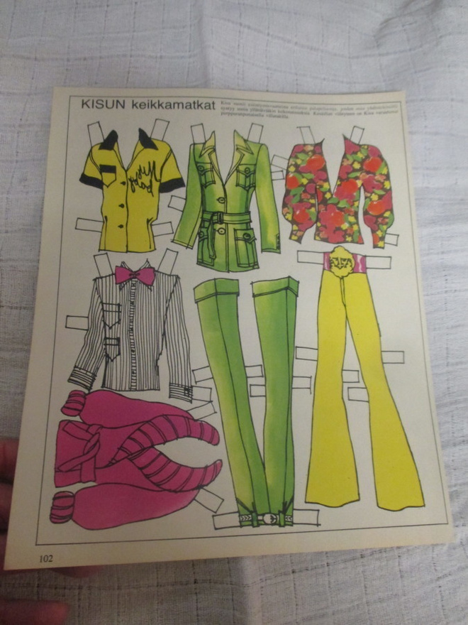 KISUN KEIKKAMATKAT - vanha paperinukkesivu v 1974