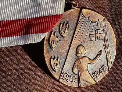 Kotirintamanaisten mitali/ Medal for the Women of Home Front