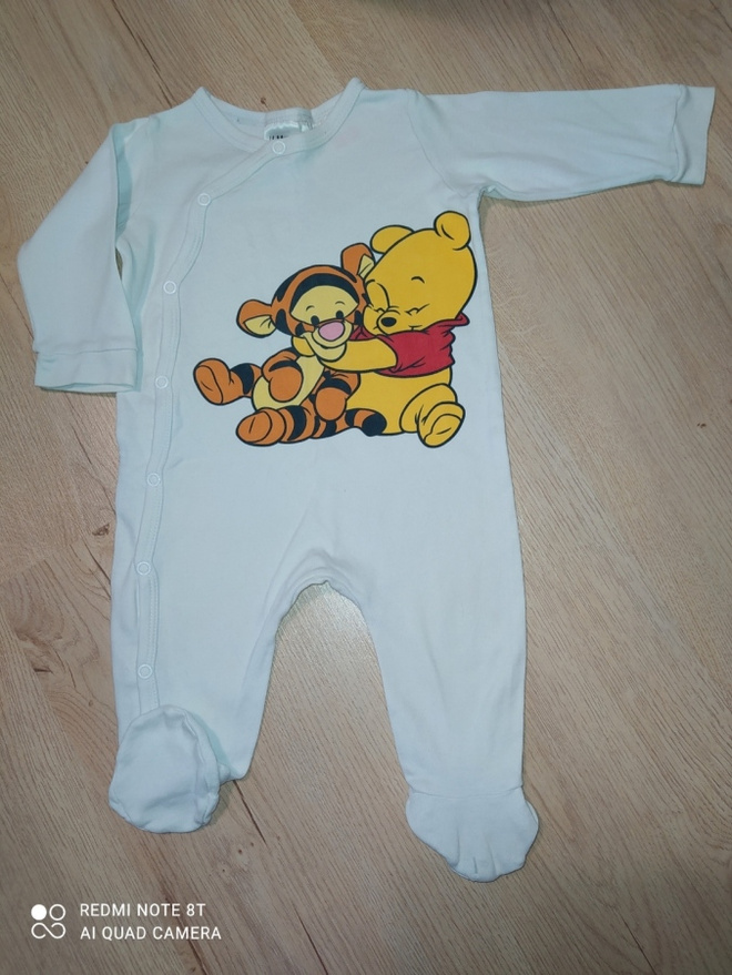 H&M:n Nalle Puh yöpuku kokoa 62