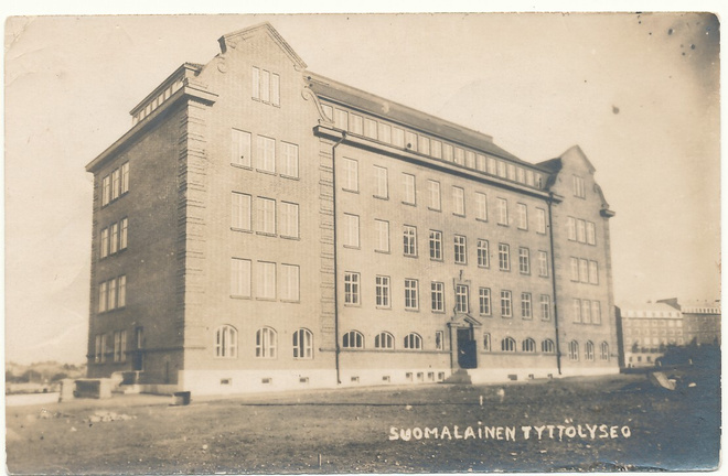 SUOMALAINEN TYTTÖLYSEO - Missä??