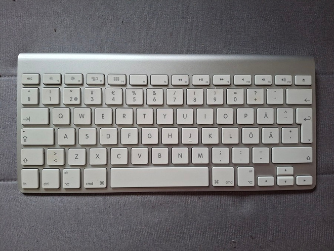 Langaton näppäimstö Apple A1314, toimii myös Windowsissa