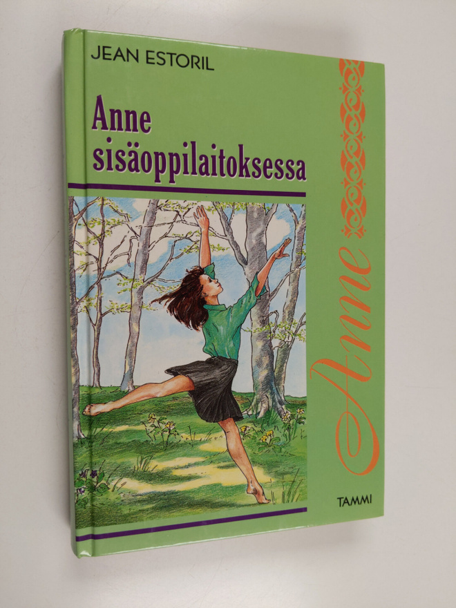 Jean Estoril : Anne sisäoppilaitoksessa