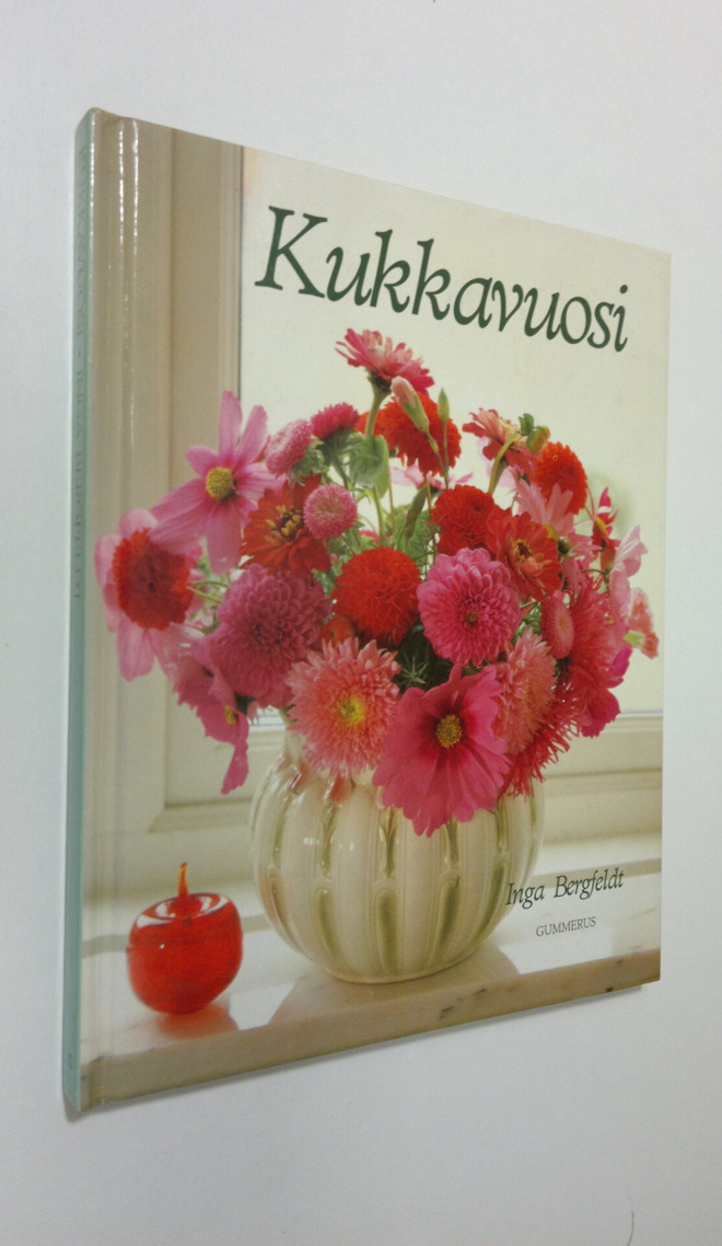 Inga Bergfeldt : Kukkavuosi