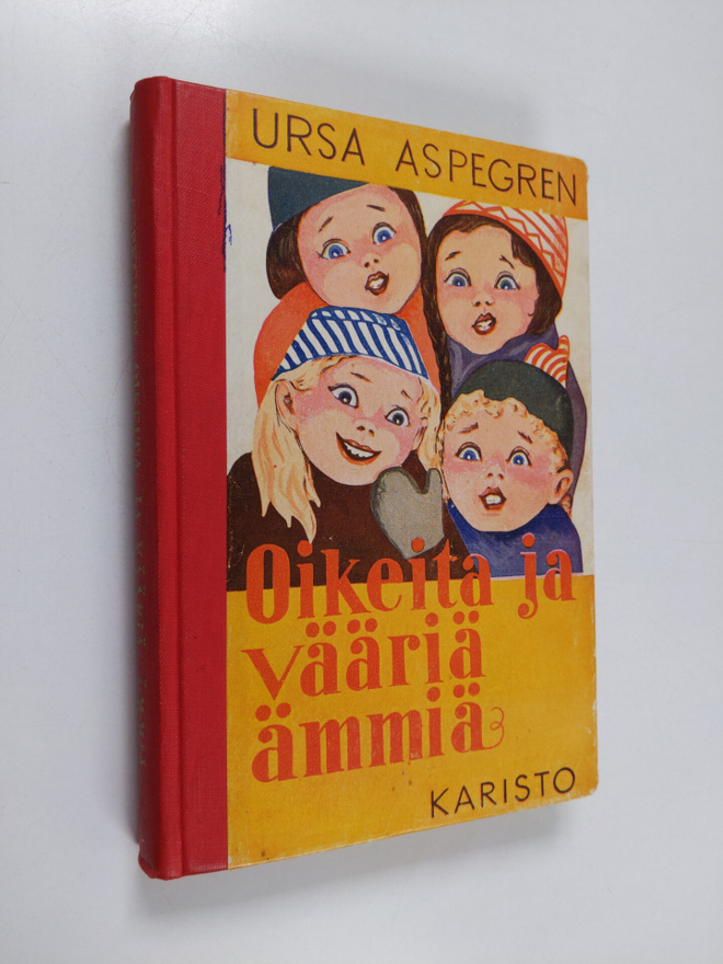Ursa Aspegren : Oikeita ja vääriä ämmiä