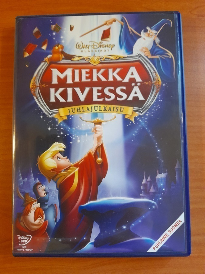 Miekka kivessä disney klassikko 18