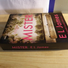 E L James Mister (nidottu) - pikkukuva 1