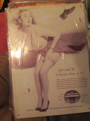 Peltikyltti Pin-Up. Griffin kengänkiilloke