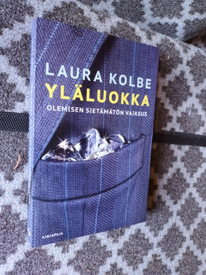 Laura Kolbe: Yläluokka. Olemisen sietämätön vaikeus