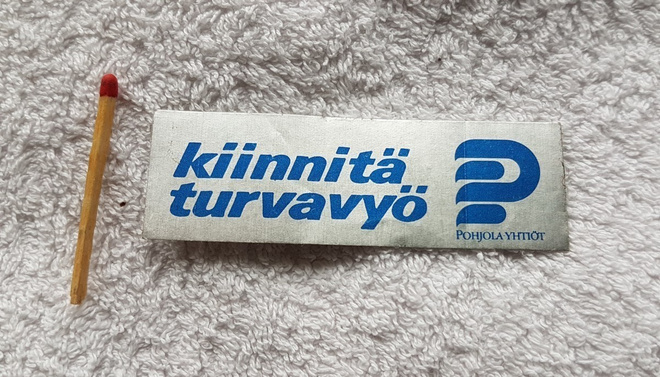KIINNITÄ TURVAVYÖ VANHA TARRA POHJOLA