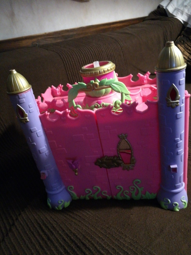(Moose) Prinsessa linna pinkki 22cmx13cmx22,5cm ( korkeus)