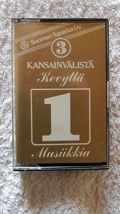 KEVYTTÄ 1 MUSIIKKIA 3 C-KASETTI
