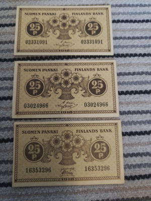 3 kpl 25 pennin seteleitä vuodelta 1918