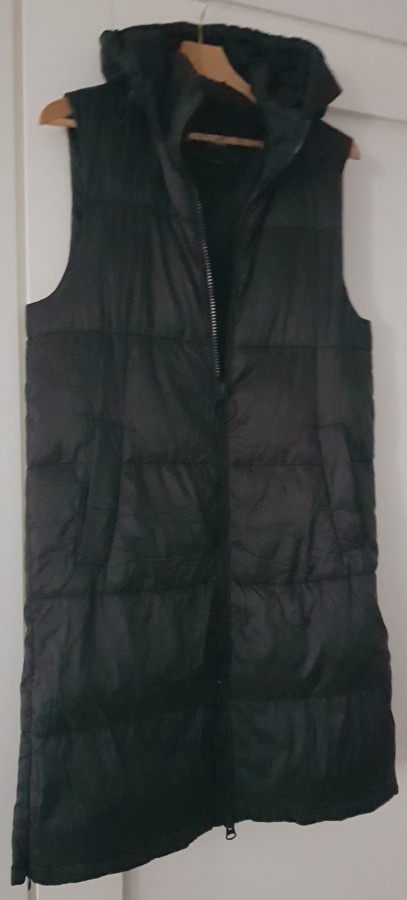 Pull&Bear musta pitkä Toppaliivi / Liivi - koko S