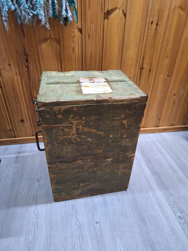 Unkarilainen 40mm Bofors it laatikko ja kammat