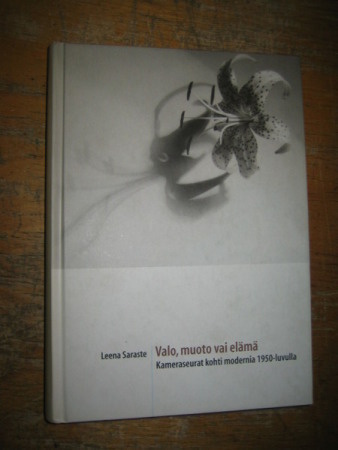 Saraste, Leena. Valo, muoto vai elämä