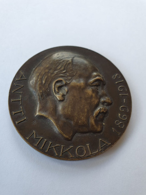 Pronssinen muistomitali Antti Mikkola 1869-1918