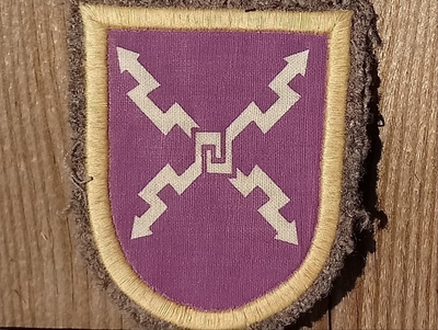 Suomen maavoimien viestijoukot. Koko 58*67mm. Hyväkuntoinen.