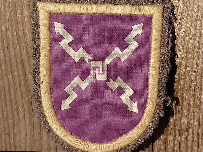 Suomen maavoimien viestijoukot. Koko 58*67mm. Hyväkuntoinen.
