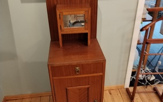 Teak kaappi