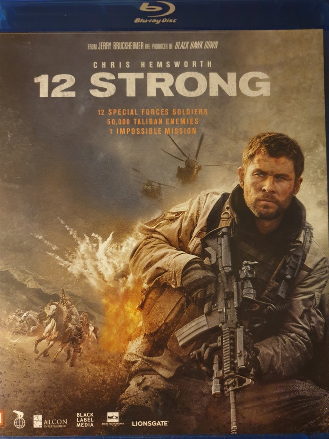12 STRONG BLU-RAY