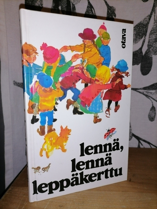 Lennä, lennä leppäkerttu - Runoja ja loruja 11.p.2005